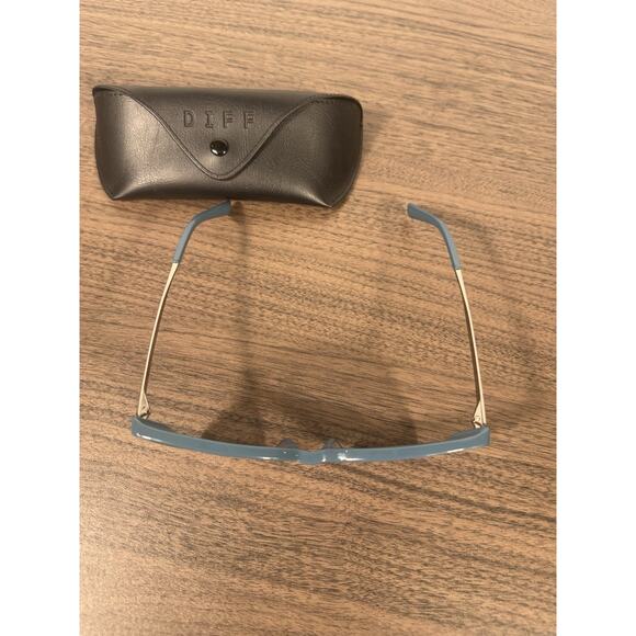 DIFF Eyewear Blue Cat Eye Sunglasses – Designer Oversized Shades with Case - Picture 2 of 5